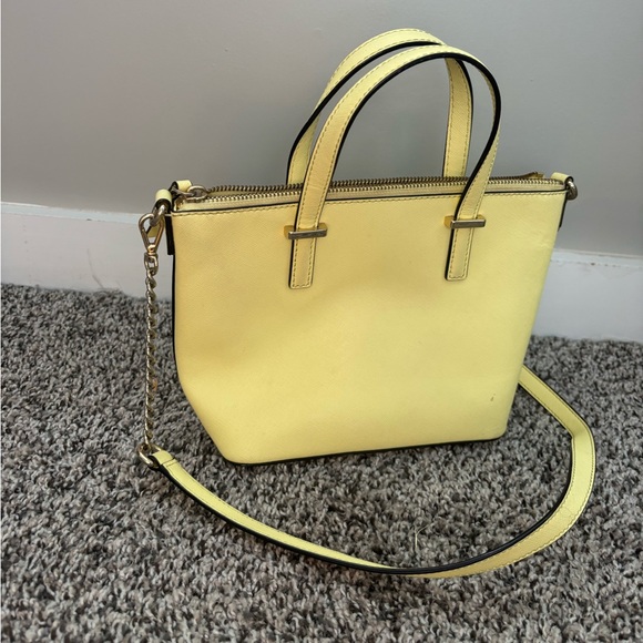 Small Kate Spade purse, rare yellow - Picture 2 of 3